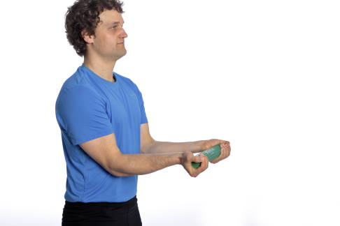 Geben Sie dem Zug langsam nach, bis Sie wieder die Endposition erreicht haben. © Gelenk-Klinik Endposition