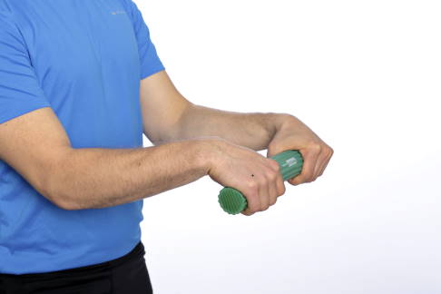 Endposition. © Gelenk-Klinik Übung mit Gummirolle, Stufe 4