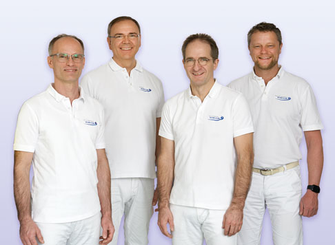 Die medizinischen Leiter der Gelenk-Klinik, von links nach rechts: PD Dr. med. Bastian Marquaß, Dr. med. Martin Rinio, Dr. med. Thomas Schneider, Prof. Dr. med. Sven Ostermeier. © Gelenk-Klinik Gesellschafter der Gelenk-Klinik