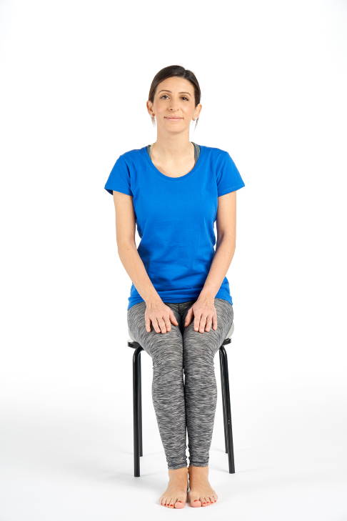 Die Knie sollten beim Sitzen niemals höher als das Gesäß sein. © Gelenk-Klinik richtig Sitzen bei Rückenschmerzen