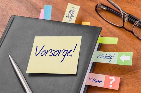 Durch Vorsorgeuntersuchungen lassen sich orthopädische Probleme frühzeitig erkennen und behandeln. © Zerbor, Adobe Kalender mit Termin zur Vorsorgeuntersuchung