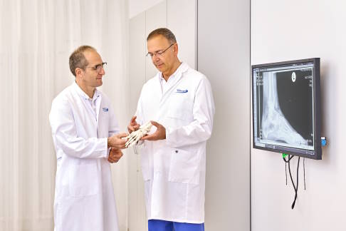 Die Orthopäden der Gelenk-Klinik sind auf Schmerzen im Fuß und Sprunggelenk spezialisiert. © Gelenk-Klinik Fußspezialisten der Gelenk-Klinik in Freiburg