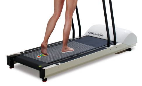 Die Betrachtung des Abdrucks der Fußsohle beim Gehen und Stehen liefert Hinweise auf zahlreiche orthopädische Erkrankungen im Fuß, Bein und Nervensystem. © DIERS dynamische Fußdruckmessung