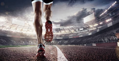 Die Ganganalyse kann bei der Auswahl des richtigen Laufschuhs helfen. © mel-nik, iStock Sportler