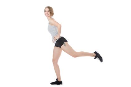© fizkes, Fotolia Übung zu Hüftimpingement: Leichtes Beinschwingen auf festem Untergrund