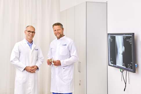 Die Kniespezialisten der Gelenk-Klinik: PD Dr. Bastian Marquaß und Prof. Dr. Sven Ostermeier. © Gelenk-Klinik Kniespezialisten der Gelenk-Klinik Freiburg