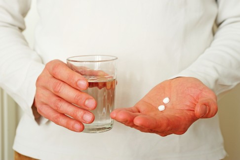 Kortison wird in der Orthopädie vor allem lokal verwendet. Bei manchen Erkrankungen - wie etwa bei der Frozen Shoulder - verschreibt der Orthopäde Kortisontabletten zum Einnehmen. © granata68, Adobe Kortisontabletten
