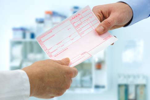 Klären Sie eine mögliche Kostenübernahme für die Akupunktur mit Ihrer Krankenkasse, bevor Sie die Behandlung beginnen. © Alexander Raths, Adobe Stock Kostenübernahme der Krankenkasse