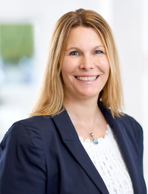 Nicole Bousquet, Leiterin der Abrechnungsabteilung, hilft Ihnen bei allen komplexen Fragen zur Abrechnung für gesetzlich und privat Versicherte in der Praxis und der stationären Privatklinik gerne weiter. Mitarbeiterin der Gelenk-Klinik