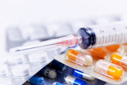 DMARDs sind zentraler Bestandteil der Behandlung von Autoimmunerkrankungen. © Cozyta, Adobe verschiedene Medikamente